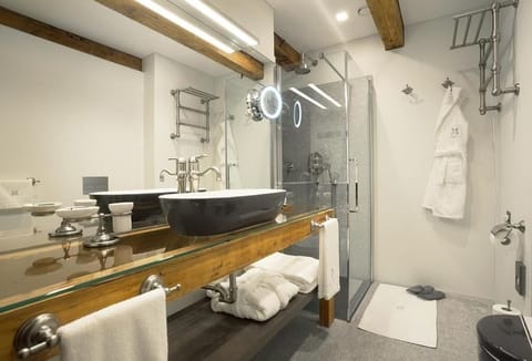 Shower, free toiletries, hair dryer, bathrobes