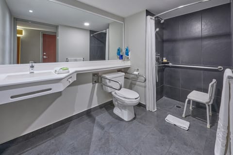 Room, 1 Queen Bed | Bathroom | Shower, towels