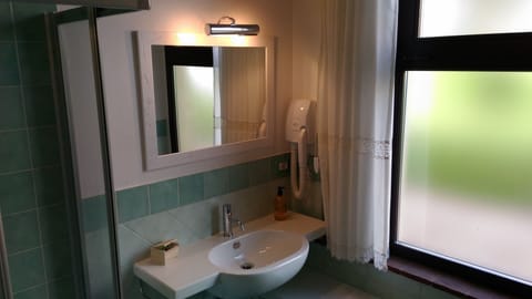 Comfort Double Room | Bathroom sink