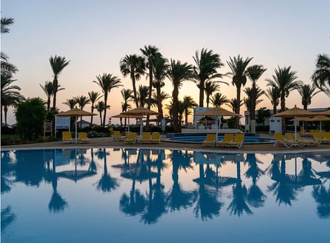 3 outdoor pools, pool umbrellas, sun loungers