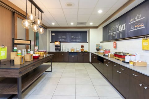 Free continental breakfast on weekdays