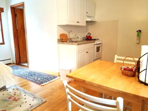 Deluxe Double Room, Kitchenette | Free WiFi, bed sheets