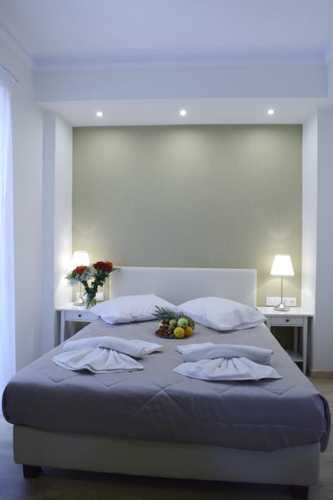 Family Quadruple Room | Down comforters, in-room safe, desk, laptop workspace