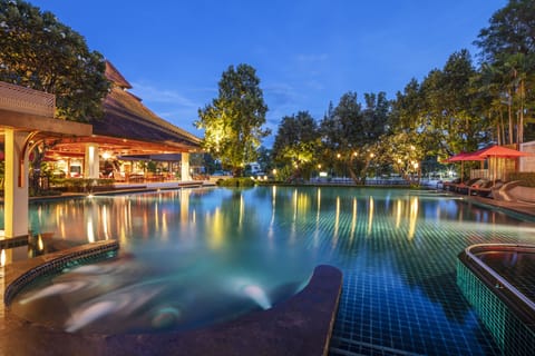 Outdoor pool, sun loungers