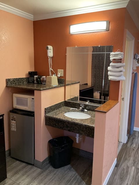 Desk, iron/ironing board, free WiFi, wheelchair access