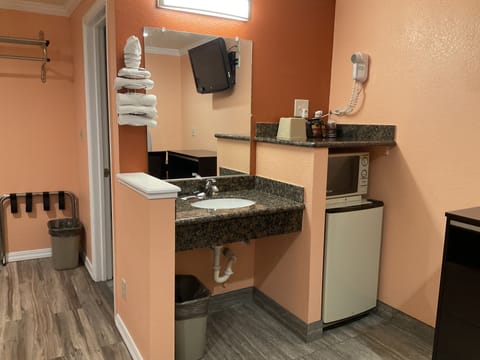 Desk, iron/ironing board, free WiFi, wheelchair access