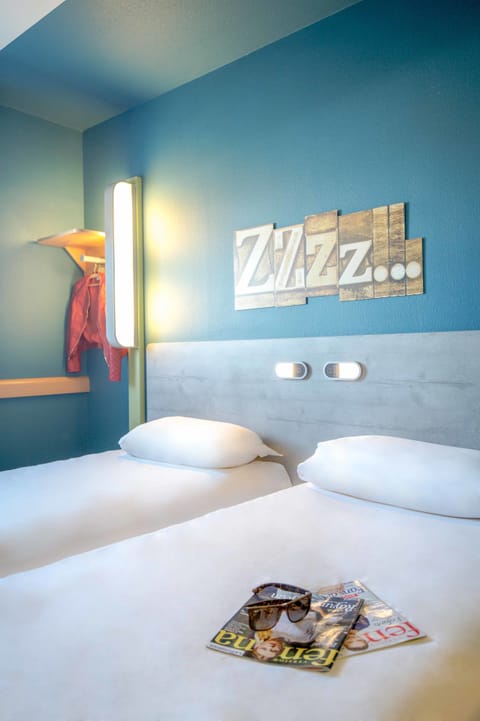 Twin Room, 2 Twin Beds | In-room safe, soundproofing, free cribs/infant beds, free WiFi