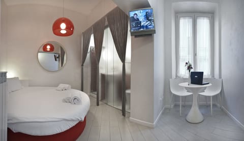 Standard Double Room | In-room safe, individually furnished, desk, iron/ironing board