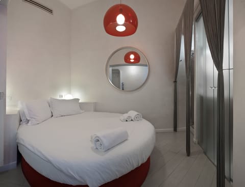 In-room safe, individually furnished, desk, iron/ironing board