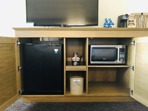 Premium bedding, blackout drapes, iron/ironing board