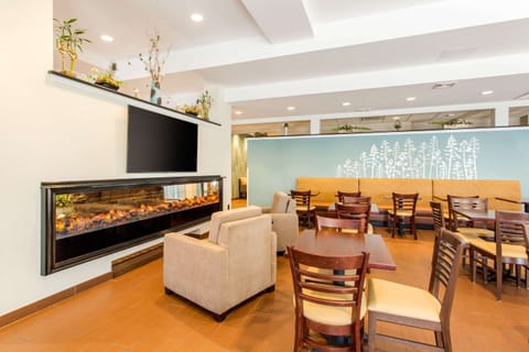 Free continental breakfast on weekdays