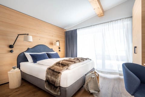 Deluxe Chalet | In-room safe, desk, blackout drapes, soundproofing