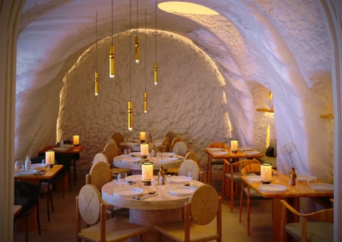 Lunch and dinner served, Italian cuisine