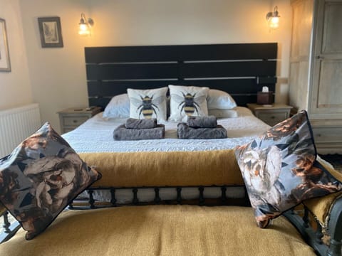 Superior Double or Twin Room (King) | Individually decorated, individually furnished, laptop workspace