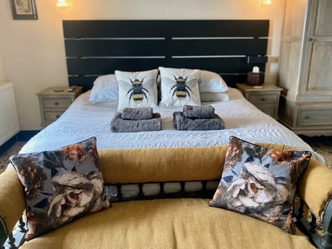 Superior Double or Twin Room (King) | Individually decorated, individually furnished, laptop workspace