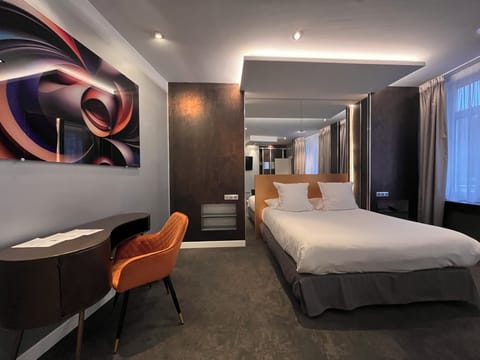 Comfort Room | Premium bedding, minibar, in-room safe, desk
