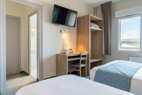 Comfort Triple Room | Desk, laptop workspace, soundproofing, free WiFi