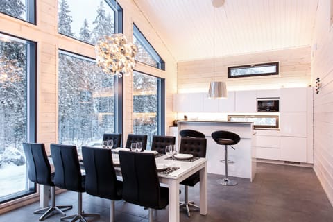 Design Villa, 3 Bedrooms, Sauna | In-room dining