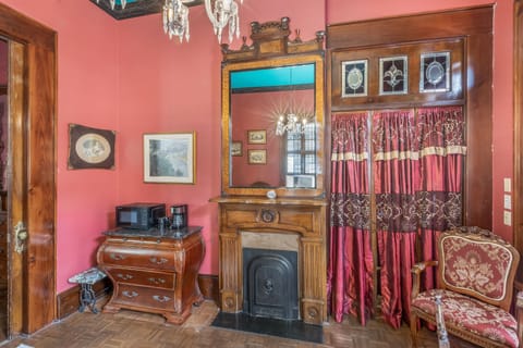 Comfort Suite, Private Bathroom (The Suite) | Living area | TV