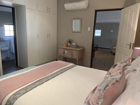 Family House, 3 Bedrooms, Mountain View | 3 bedrooms, in-room safe, soundproofing, iron/ironing board