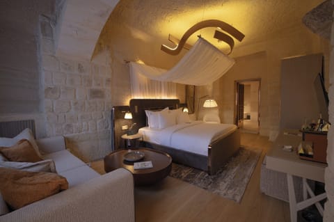 Hideaway Room | Premium bedding, minibar, in-room safe, blackout drapes