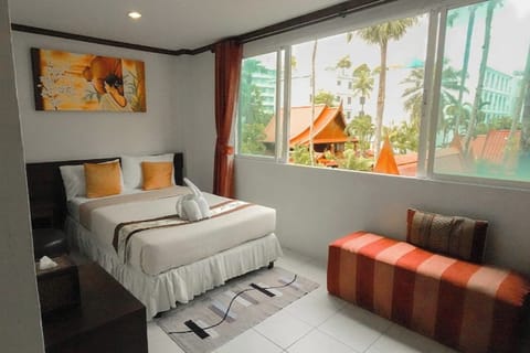 Superior Single Room | Minibar, in-room safe, desk, iron/ironing board