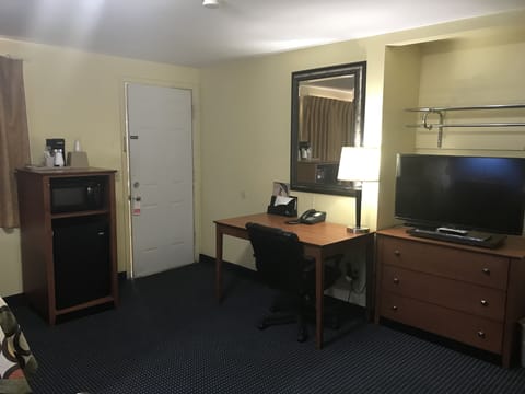 Deluxe Double Room, 2 Queen Beds | Desk, free WiFi, bed sheets