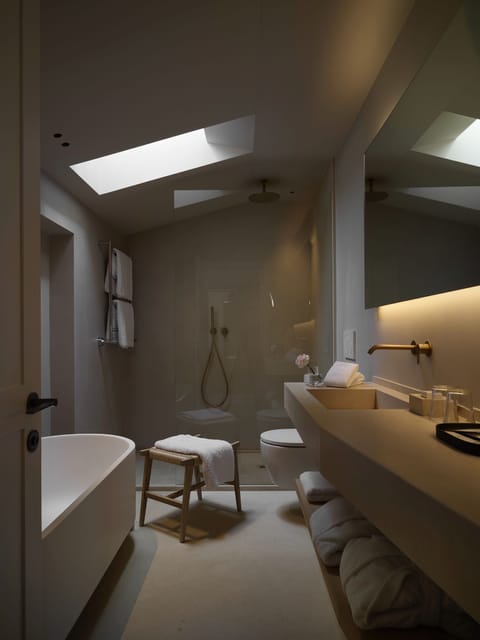 Triple Room | Bathroom | Hair dryer, bathrobes, slippers, heated floors