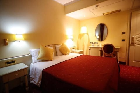 Quad Room | Living area | TV