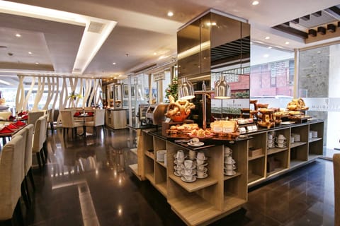 Daily buffet breakfast for a fee