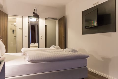 Standard Double Room, 1 Bedroom, Non Smoking | Premium bedding, desk, soundproofing, iron/ironing board