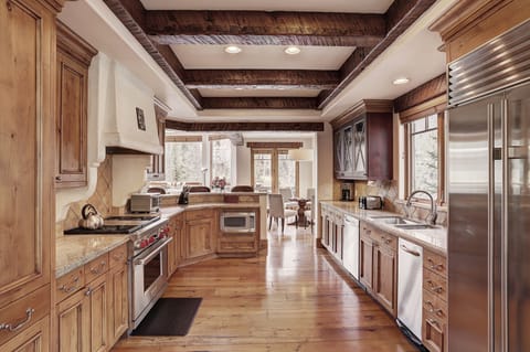 Premier Townhome, 4 Bedrooms (Gore Creek, Residence) | Private kitchen | Microwave, coffee/tea maker, highchair