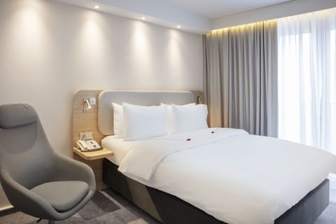 Standard Room | Premium bedding, in-room safe, desk, soundproofing