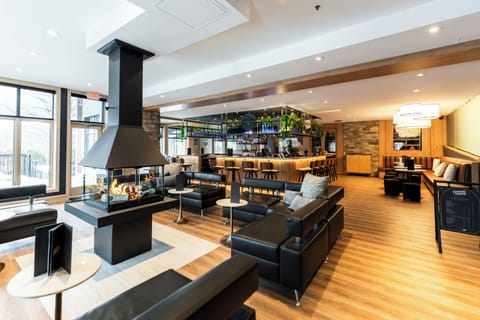 2 restaurants; breakfast and dinner served