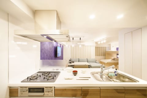 Suite Room with Comfort Couch, Non Smoking | 1 bedroom, premium bedding, in-room safe, blackout drapes