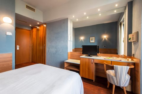 Down comforters, minibar, in-room safe, soundproofing