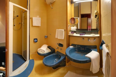 Shower, free toiletries, hair dryer, bidet