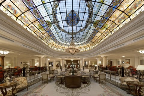 Lobby lounge
