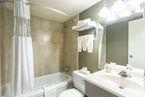 Combined shower/tub, designer toiletries, hair dryer, towels