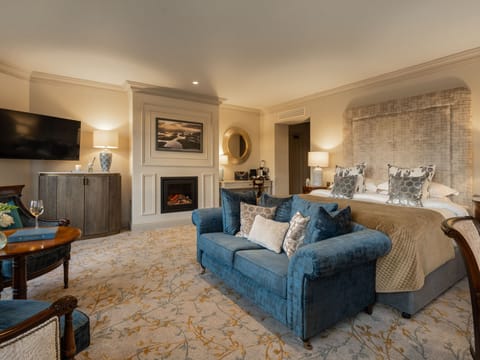 Junior Suite | Egyptian cotton sheets, premium bedding, Tempur-Pedic beds, in-room safe