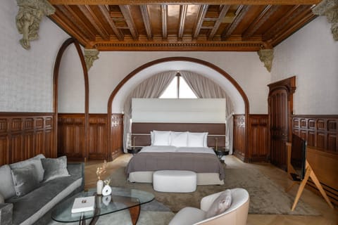 Suite, 1 Queen Bed, Lake View | Hypo-allergenic bedding, minibar, in-room safe, desk