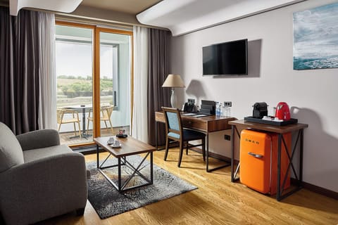 Superior room (Jazz) with balcony and river view | Premium bedding, minibar, in-room safe, desk