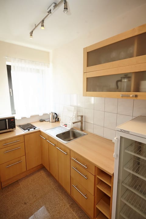 Deluxe Apartment | Private kitchen | Electric kettle