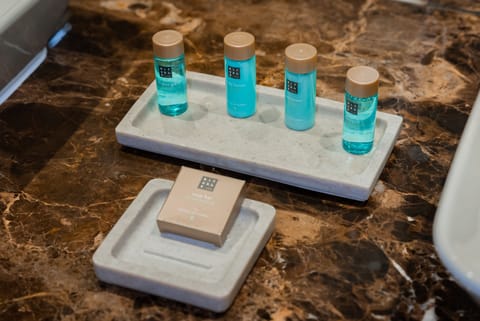 Hypo-allergenic bedding, in-room safe, desk, blackout drapes