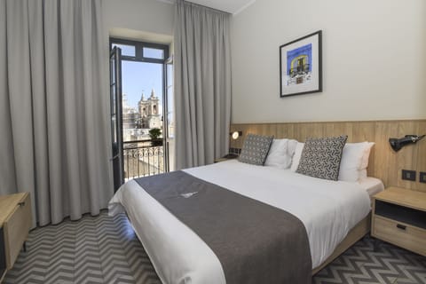 Double or Twin Room, Balcony | Minibar, in-room safe, desk, laptop workspace