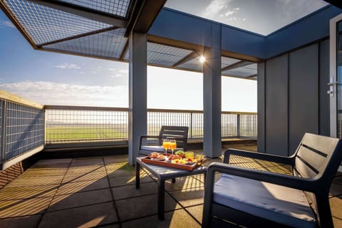 Superior Suite, 1 King Bed, Non Smoking | Down comforters, in-room safe, desk, laptop workspace