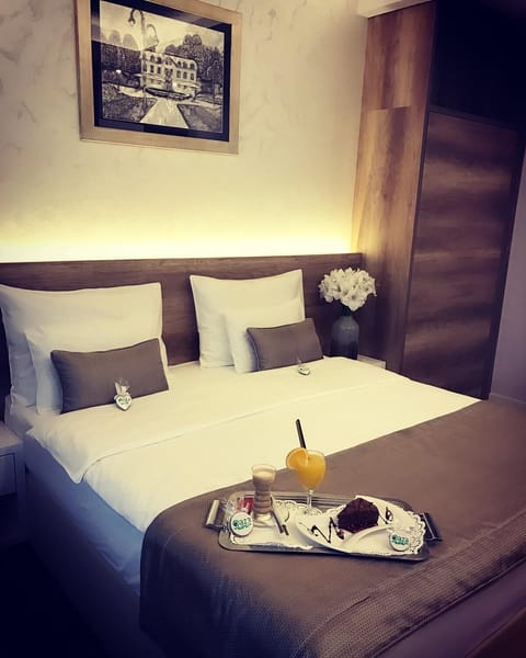 Minibar, in-room safe, desk, soundproofing