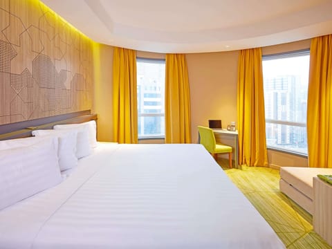 Standard Room, 1 Double Bed | Minibar, in-room safe, desk, soundproofing