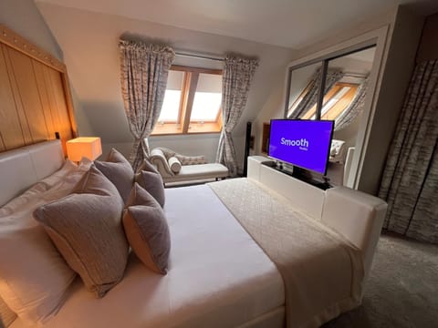 Premium Room | 1 bedroom, desk, iron/ironing board, free WiFi