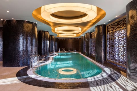 Couples treatment rooms, sauna, steam room, body treatments